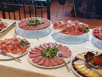 Ucraina: Coldiretti, danni da embargo russo a prosciutti e salami Ucraina: Coldiretti, danni da embargo russo a prosciutti e salami