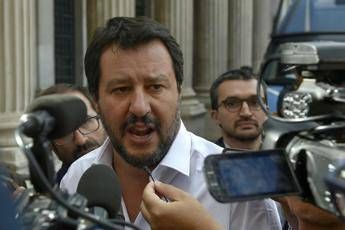 Salvini: Dem si alzano e sparano caz... Salvini: Dem si alzano e sparano caz...