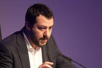 Salvini: Chiudere cartelle Equitalia sotto 100mila euro Salvini: Chiudere cartelle Equitalia sotto 100mila euro