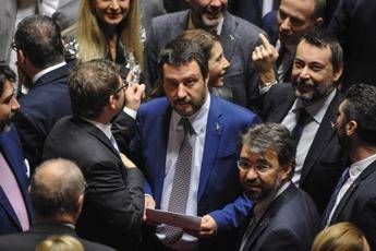 Salvini: Di Maio amoreggia con Renzi Salvini: Di Maio amoreggia con Renzi