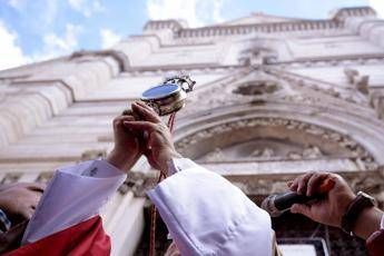 Il sangue di San Gennaro si è sciolto Il sangue di San Gennaro si è sciolto