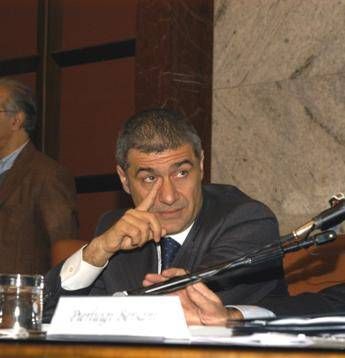 Pecoraro Scanio: Bene i 5 mln per riforestazione, ma ne servono 50 per la prevenzione Pecoraro Scanio: Bene i 5 mln per riforestazione, ma ne servono 50 per la prevenzione