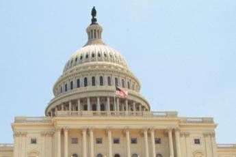 Usa, Senato approva nuove sanzioni alla Russia: limitati i poteri di Trump Usa, Senato approva nuove sanzioni alla Russia: limitati i poteri di Trump