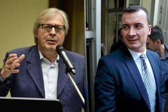 Sgarbi attacca Casalino Sgarbi attacca Casalino