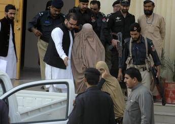 Espulsa dal Pakistan la 'Monna Lisa' afghana, tornerà in patria Espulsa dal Pakistan la 'Monna Lisa' afghana, tornerà in patria