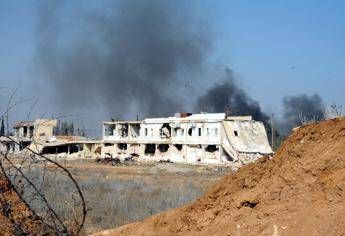 Damasco: Centinaia di morti in raid coalizione su deposito chimico Is Damasco: Centinaia di morti in raid coalizione su deposito chimico Is