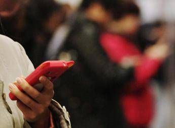 Agcom diffida Tim e Wind per i costi del roaming europeo Agcom diffida Tim e Wind per i costi del roaming europeo