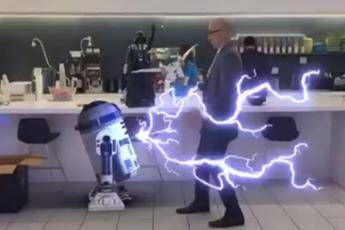 Inseguito dall'Impero o fulminato da R2-D2? Ora si può, grazie a un'App /Video Inseguito dall'Impero o fulminato da R2-D2? Ora si può, grazie a un'App /Video