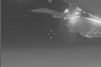 Caccia russo sfiora aereo Usa Caccia russo sfiora aereo Usa