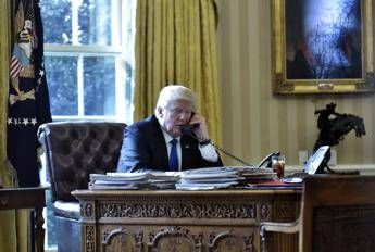 Stop immigrati, jihadisti celebrano ordine di Trump: Prova della guerra contro l'Islam Stop immigrati, jihadisti celebrano ordine di Trump: Prova della guerra contro l'Islam