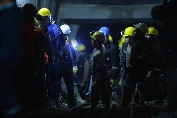 Turchia, frana in miniera: 3 minatori morti e 13 intrappolati Turchia, frana in miniera: 3 minatori morti e 13 intrappolati