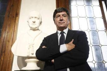 Luci a Tempio Adriano, Tagliavanti: Dono a romani e turisti Luci a Tempio Adriano, Tagliavanti: Dono a romani e turisti