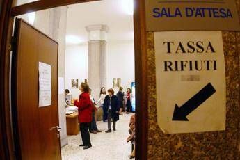 Istat: cala la pressione fiscale Istat: cala la pressione fiscale