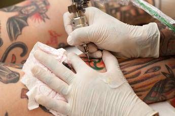 Piemonte, formazione obbligatoria per chi fa tatuaggi e piercing Piemonte, formazione obbligatoria per chi fa tatuaggi e piercing