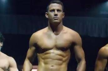 Channing Tatum scalda ballando l'orgoglio gay di Los Angeles Channing Tatum scalda ballando l'orgoglio gay di Los Angeles