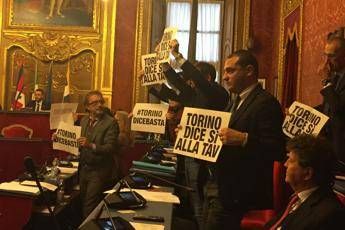 Torino, Comune vota no alla Tav Torino, Comune vota no alla Tav