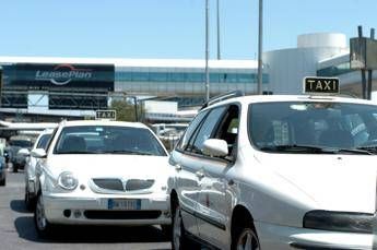 'Effetto Bruxelles', a Roma meno turisti ma più italiani sui taxi per paura attentati