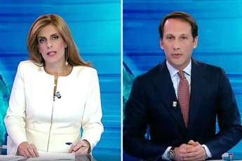 Tg5, sostituzione in corsa dopo malore della conduttrice Tg5, sostituzione in corsa dopo malore della conduttrice