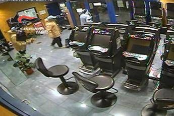 Torino, rapinatori seriali con l'auto di mammà
