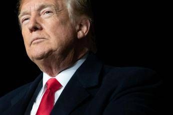 Trump ripristina sanzioni all'Iran Trump ripristina sanzioni all'Iran