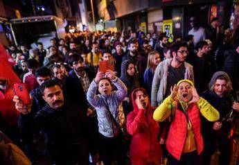 Turkey arrests dozens in anti-referendum protests Turkey arrests dozens in anti-referendum protests