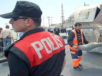Siria: a 14 anni parte per combattere con Isil, la storia del turco Taylan Siria: a 14 anni parte per combattere con Isil, la storia del turco Taylan