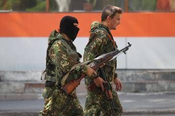 Ucraina, l'esercito di Kiev lascia Debaltseve. Città in mano a separatisti Ucraina, l'esercito di Kiev lascia Debaltseve. Città in mano a separatisti