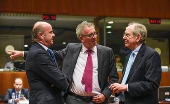 Padoan: D'accordo con Renzi, debito si abbatte con la crescita Padoan: D'accordo con Renzi, debito si abbatte con la crescita