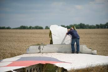 Ucraina, al via il recupero dei resti del volo MH17 Ucraina, al via il recupero dei resti del volo MH17