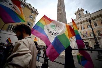Roma, gay pestato e insultato in centro: Fai schifo Roma, gay pestato e insultato in centro: Fai schifo