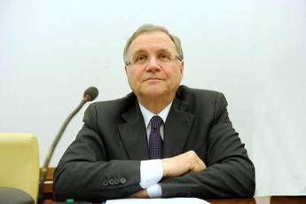 Visco: Non risposi a Renzi, no pressioni da Boschi Visco: Non risposi a Renzi, no pressioni da Boschi