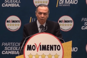 Candidato e affondato: l'ammiraglio si ritira Candidato e affondato: l'ammiraglio si ritira