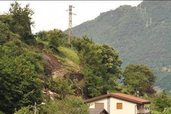 La montagna frana, isolati due paesi La montagna frana, isolati due paesi