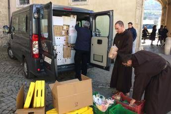 Il Papa acquista per i poveri prodotti alimentari delle zone colpite dal sisma Il Papa acquista per i poveri prodotti alimentari delle zone colpite dal sisma