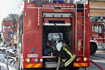 Fuga gas, evacuati 270 bambini a Milano Fuga gas, evacuati 270 bambini a Milano