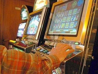 Oristano, simula rapina ma aveva perso i soldi al videopoker: denunciato 20enne Oristano, simula rapina ma aveva perso i soldi al videopoker: denunciato 20enne