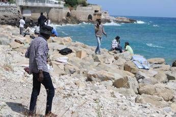 Migranti, sgombero dei profughi a Ventimiglia Migranti, sgombero dei profughi a Ventimiglia