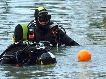 Roma, donna trovata morta nel Tevere: si attende esito autopsia Roma, donna trovata morta nel Tevere: si attende esito autopsia