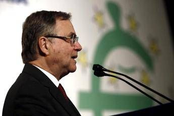 Visco: Stabilità e riforme essenziali. No alle scorciatoie e ai ritardi Visco: Stabilità e riforme essenziali. No alle scorciatoie e ai ritardi