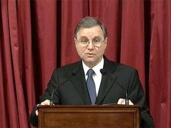 Ue: Visco, rischio paralisi politica