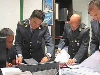 Occulta al fisco 11 milioni, Gdf sequestra beni per 3,5 milioni a commercialista del napoletano Occulta al fisco 11 milioni, Gdf sequestra beni per 3,5 milioni a commercialista del napoletano
