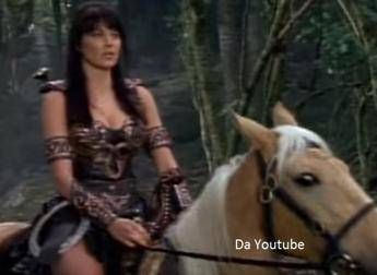 Sei una scimmia, insulti razzisti a Lucca fanno infuriare l'attrice di 'Xena' Sei una scimmia, insulti razzisti a Lucca fanno infuriare l'attrice di 'Xena'