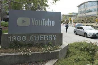 YouTube dichiara guerra alle fake news YouTube dichiara guerra alle fake news