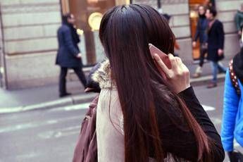 Troppo smartphone fa male, italiani schiavi del mobile Troppo smartphone fa male, italiani schiavi del mobile