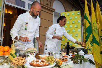 Chef a caccia di genuinità, fanno la spesa dal contadino Chef a caccia di genuinità, fanno la spesa dal contadino