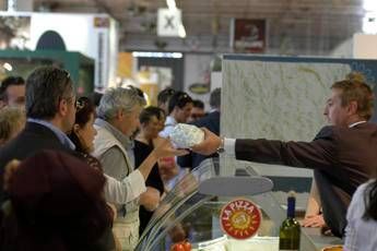 Sbarca a Roma Tirreno CT per un'invasione di gusto Sbarca a Roma Tirreno CT per un'invasione di gusto