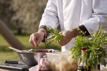 Dai campi al buffet con 'Donne in Campo' nasce l’AgriCatering Dai campi al buffet con 'Donne in Campo' nasce l’AgriCatering