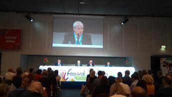 Treu al Festival del lavoro: Da governo soluzioni condivise per giovani e anziani Treu al Festival del lavoro: Da governo soluzioni condivise per giovani e anziani
