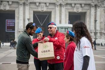 UberEATS, oltre 100 pasti al giorno per persone in difficoltà UberEATS, oltre 100 pasti al giorno per persone in difficoltà