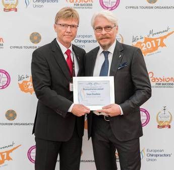 A Chiropractic Action Team italiano premio 'Humanitary Award' A Chiropractic Action Team italiano premio 'Humanitary Award'
